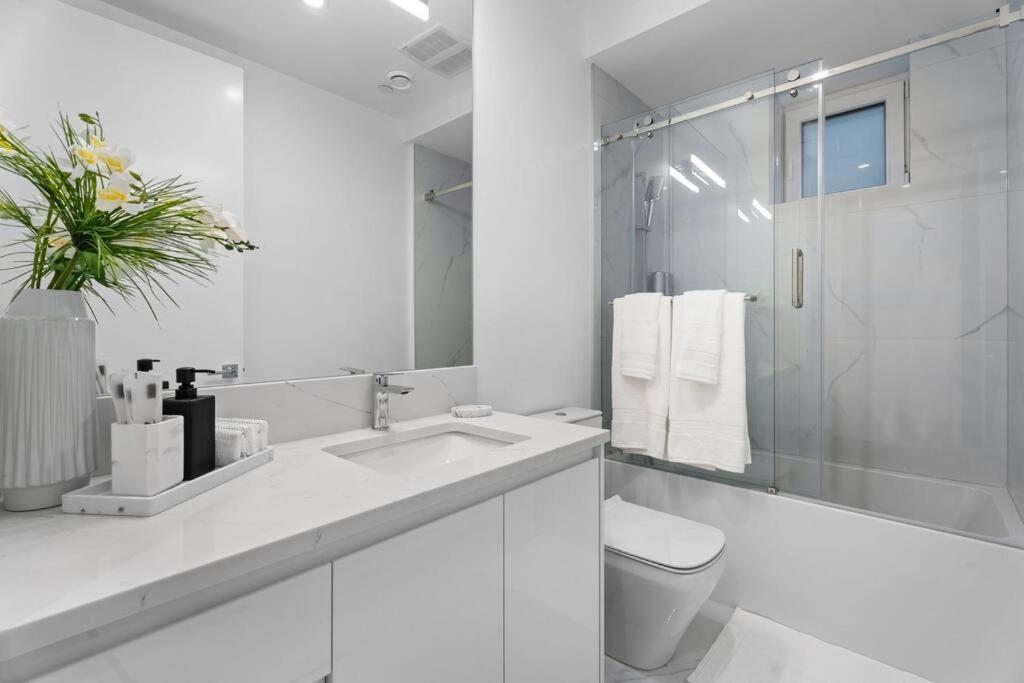 Brand New 2 Bedroom Point Grey Getaway فانكوفر المظهر الخارجي الصورة