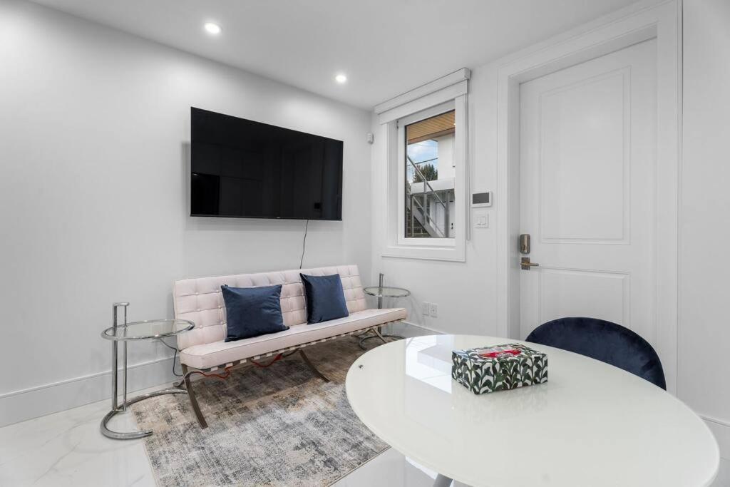Brand New 2 Bedroom Point Grey Getaway فانكوفر المظهر الخارجي الصورة
